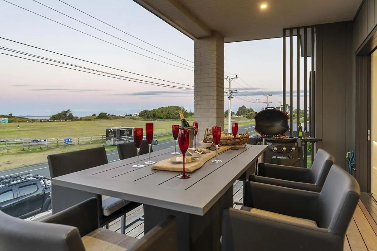 Holiday home Luxury Papamoa Beach House With Pool And Spa Pet Friendly