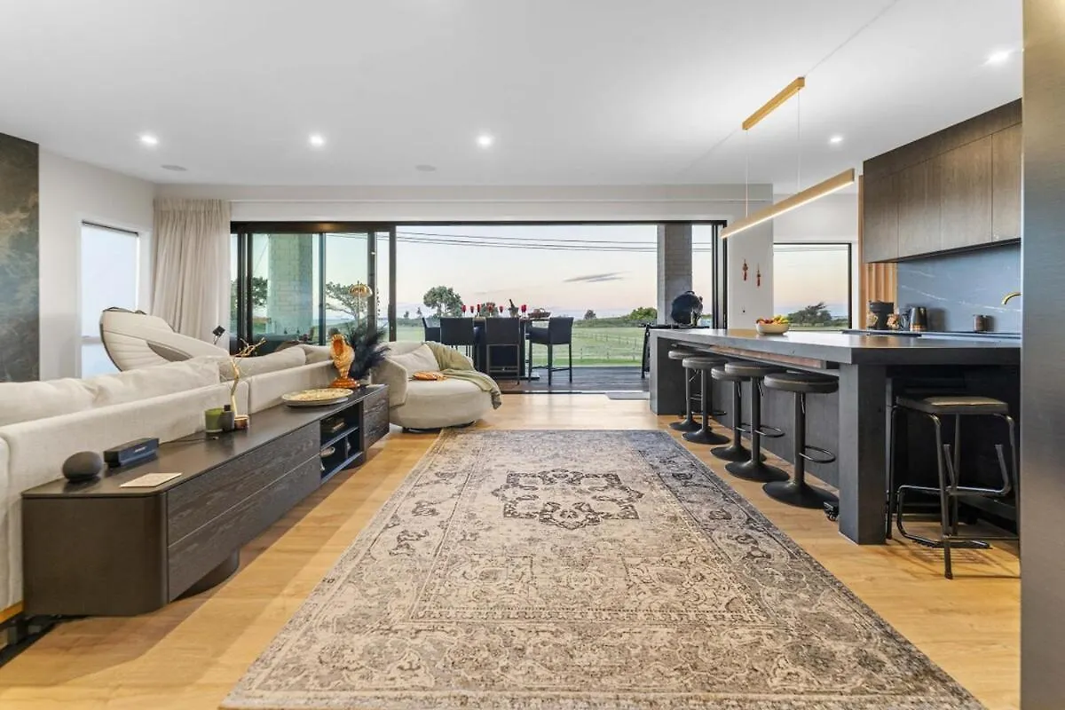 Luxury Papamoa Beach House With Pool And Spa Pet Friendly Holiday home