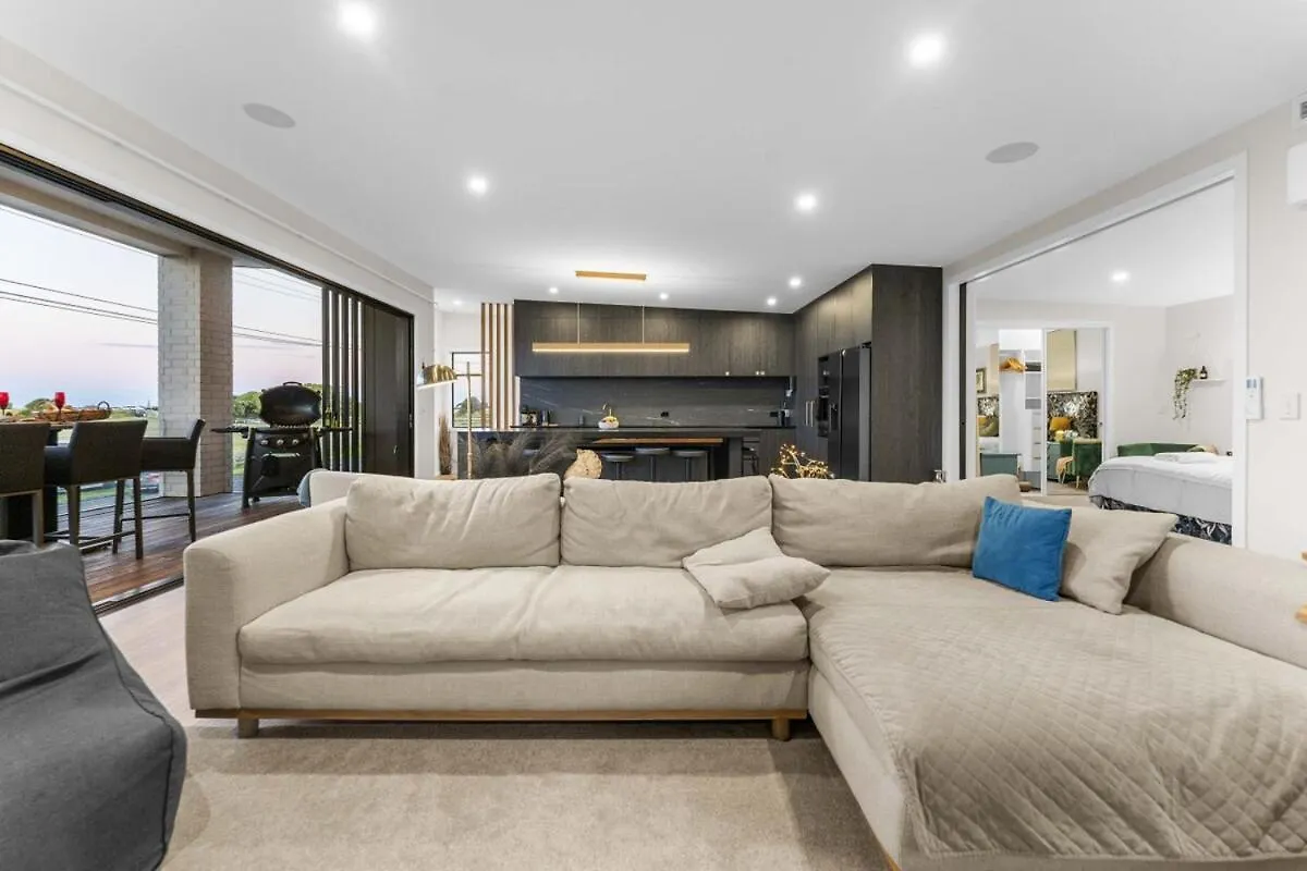 Holiday home Luxury Papamoa Beach House With Pool And Spa Pet Friendly
